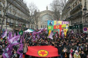 Des milliers de personnes à Paris pour réclamer « justice » pour trois militantes Kurdes assassinées en 2013