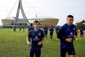 Au Cambodge, le rêve improbable d’un jeune footballeur français