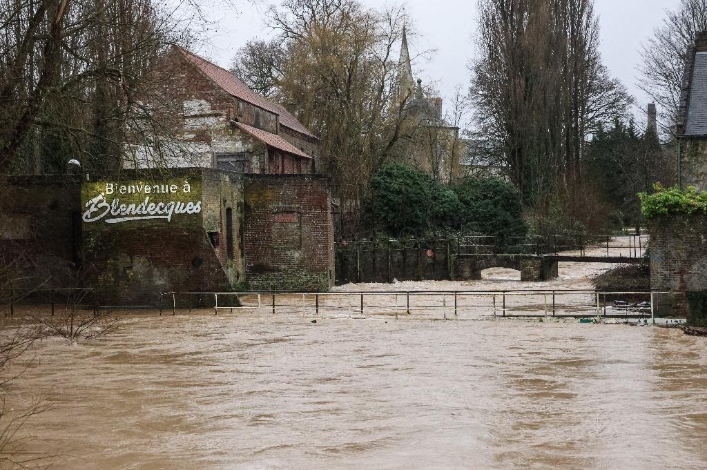 Crues dans le Nord de la France: l’Aa toujours en rouge, des sinistrés hébergés pour la nuit