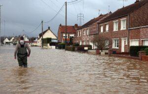 Début de décrue dans le Pas-de-Calais, toujours sous l’eau