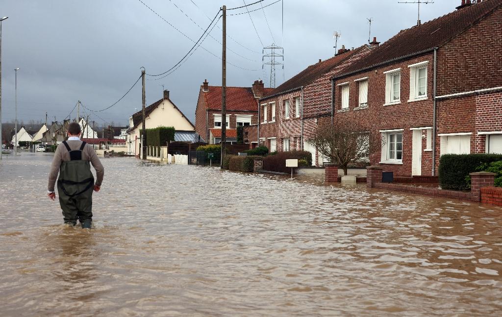 Début de décrue dans le Pas-de-Calais, toujours sous l’eau