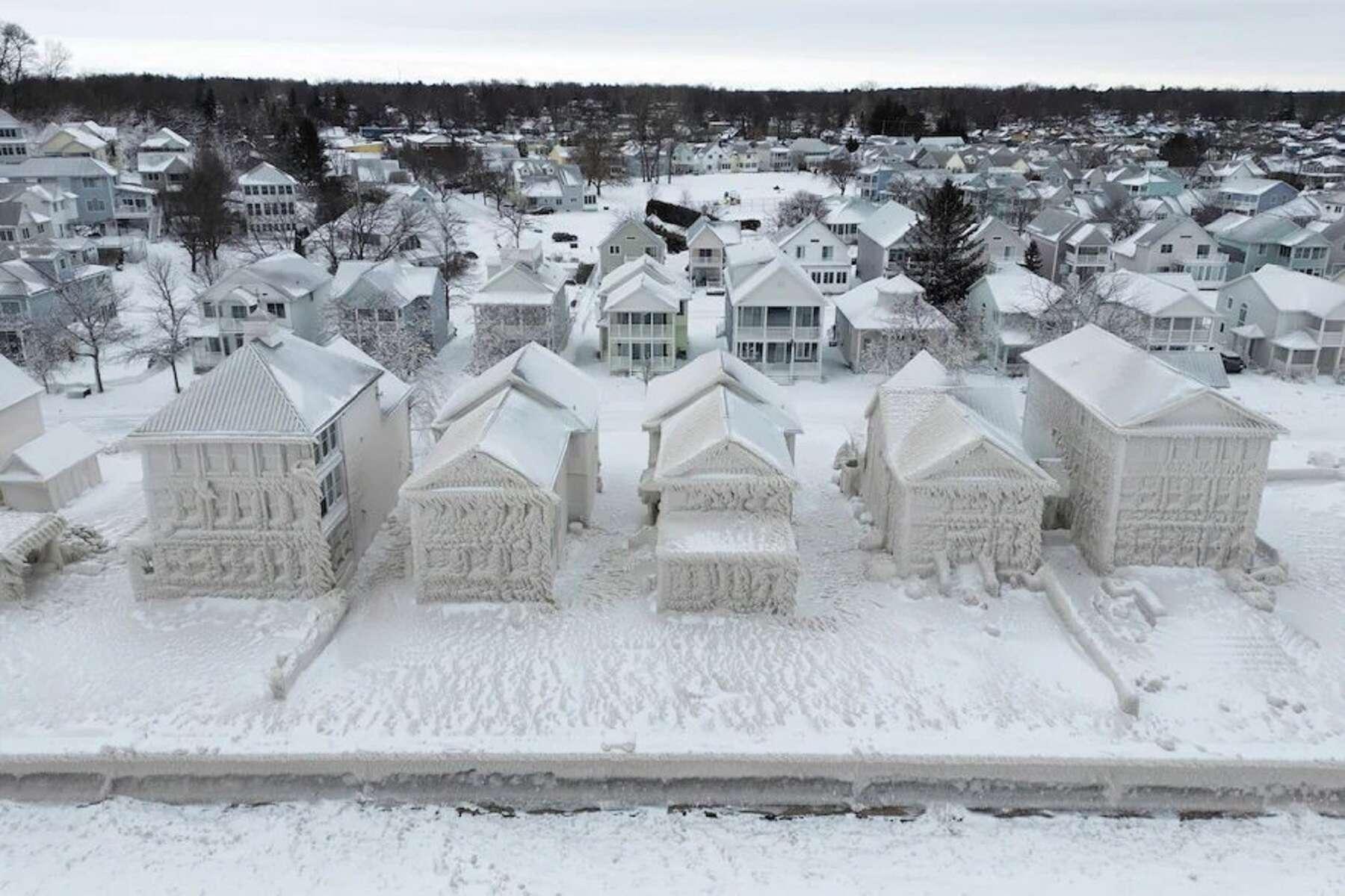 Phénomène météo extraordinaire : quand la glace fige des villes