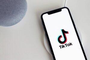 Universal Music annonce le retrait de ses chansons sur TikTok