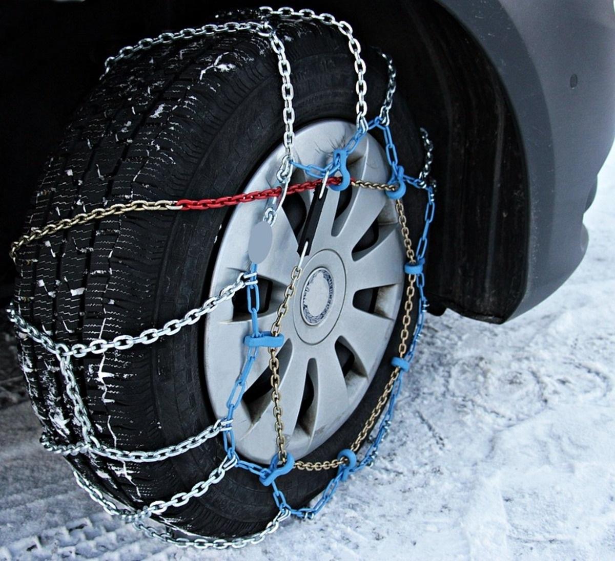 Île-de-France : des automobilistes coincés et surpris par la neige (autoroutes fermées)