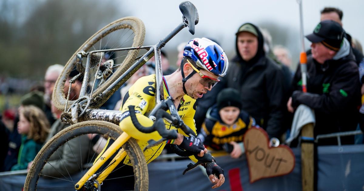 Cyclo-cross: Van Aert termine sur une victoire