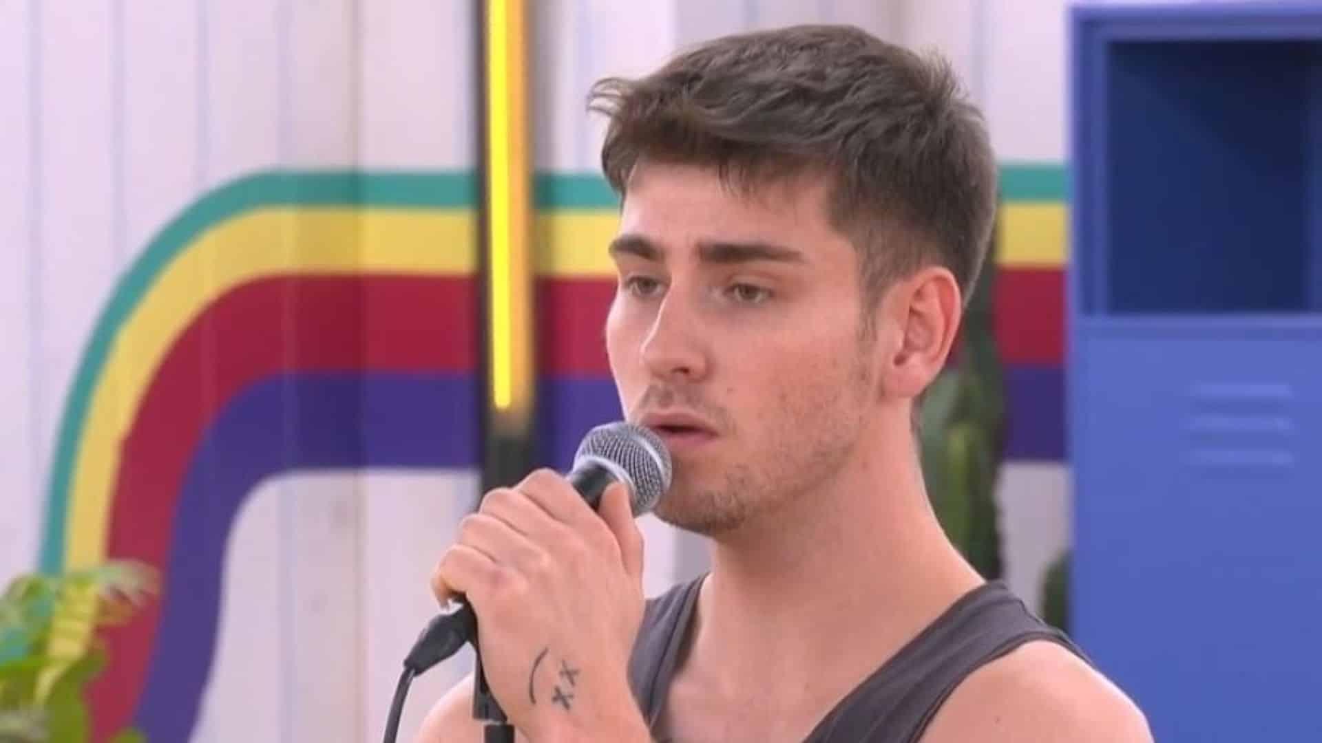 Julien (Star Academy) : l’étonnante signification de son tatouage dévoilée !