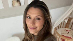 « Le rideau autour du cou de bébé a été fatal » : Camille Cerf inquiète après un moment complice avec son fils !