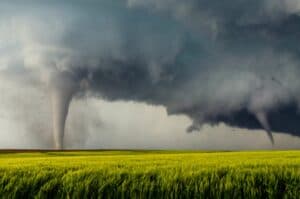Phénomène météo extraordinaire : la tornade satellite, un double danger !