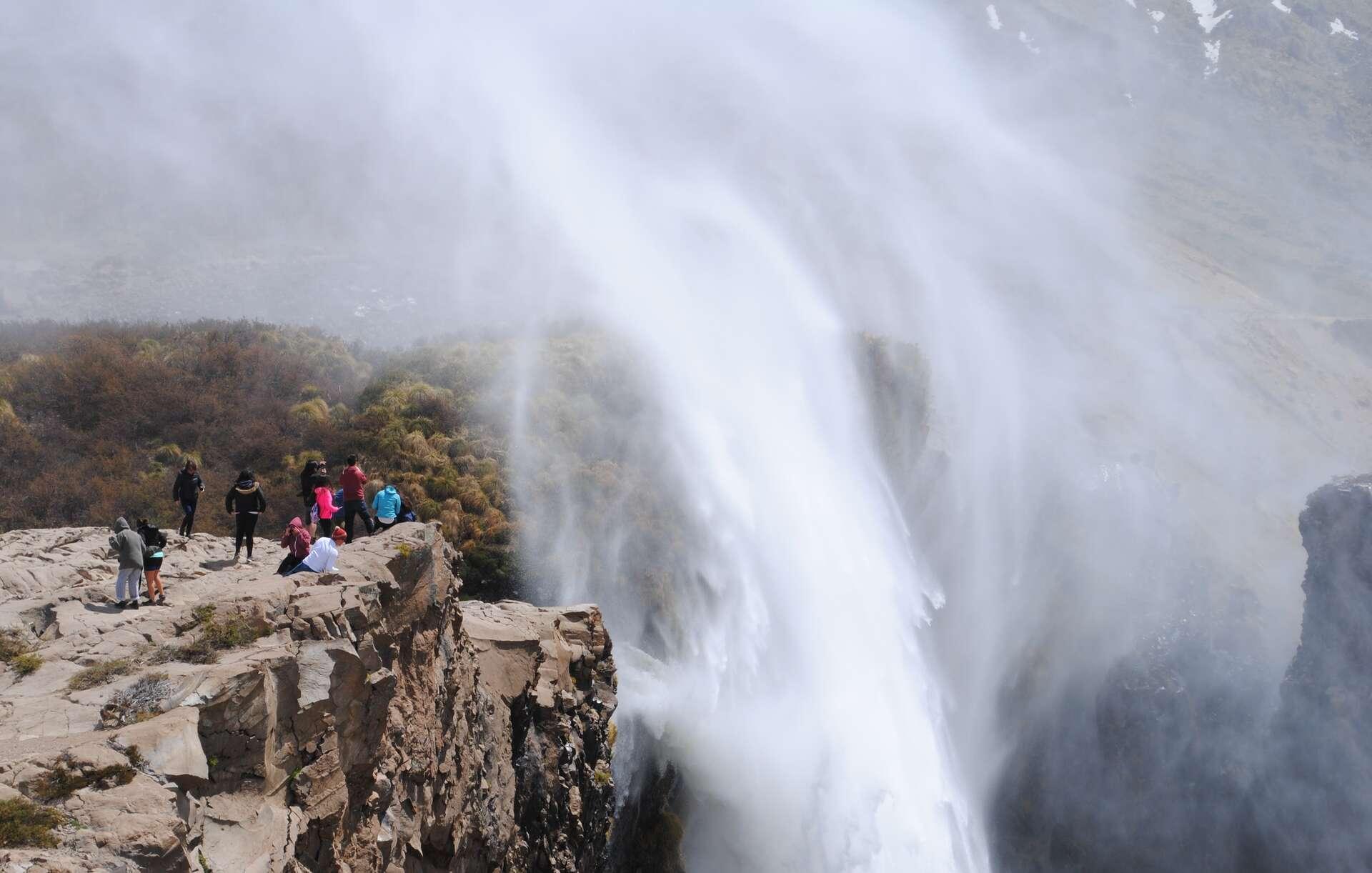 Phénomène météo extraordinaire : la cascade inversée