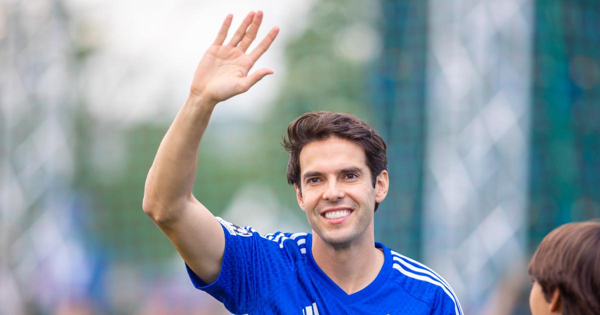 Kaka agressé par une star de Youtube en plein match !