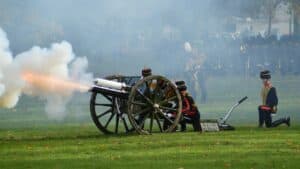 Comment un boulet de canon pouvait-il tuer autant de personnes à la fois?