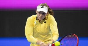 Dubaï: Rybakina passe en trois sets, Ostapenko prend la porte